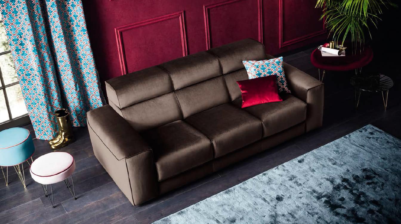 Sofá moderno tapizado en marrón chocolate