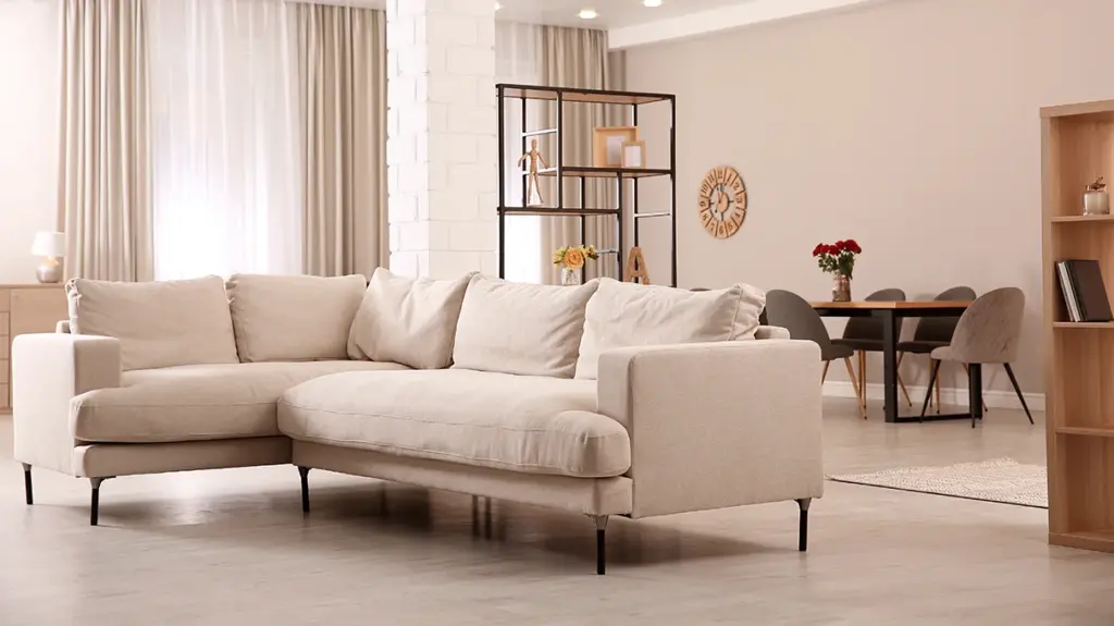 Todo lo que ocurre antes de elegir muebles y decoración Interiorismo residencial creando continuidad visual entre diferentes espacios del hogar
