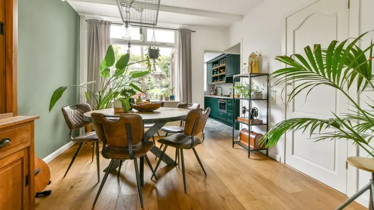 Inicio Decoración de piso en Zaragoza con salón funcional y sensación de amplitud