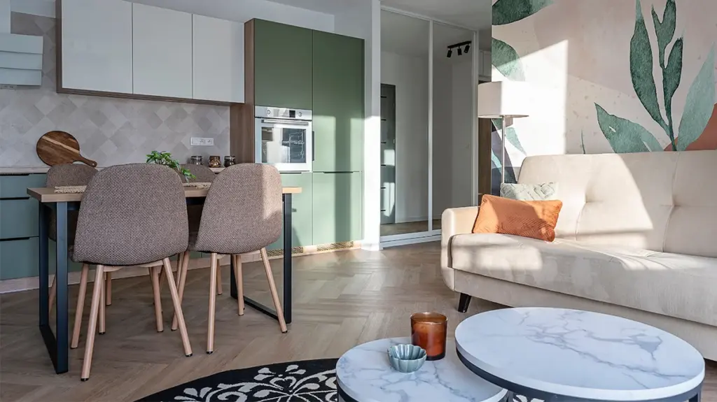 Ideas para renovar la decoración de un piso sin hacer grandes obras Actualización decorativa de un piso mediante iluminación textiles y papel pintado