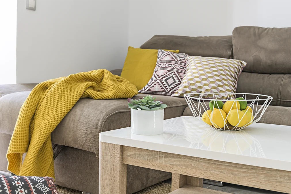 ¿Chaise longue o sofá lineal? La decisión que condiciona todo tu salón elegir sofá para el salón según la distribución de la vivienda