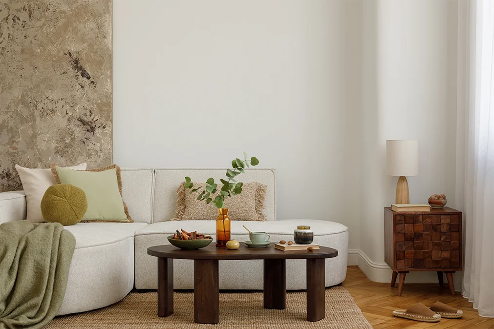 ¿Chaise longue o sofá lineal? La decisión que condiciona todo tu salón sofá chaise longue integrado en un salón moderno y funcional