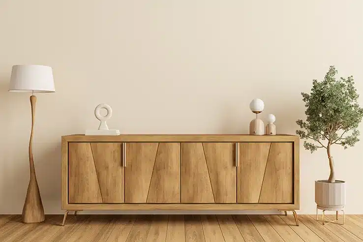 El orden también se diseña: claves para una vivienda más tranquila Aparador de madera con gran capacidad de almacenaje en un interior cálido - almacenamiento en casa