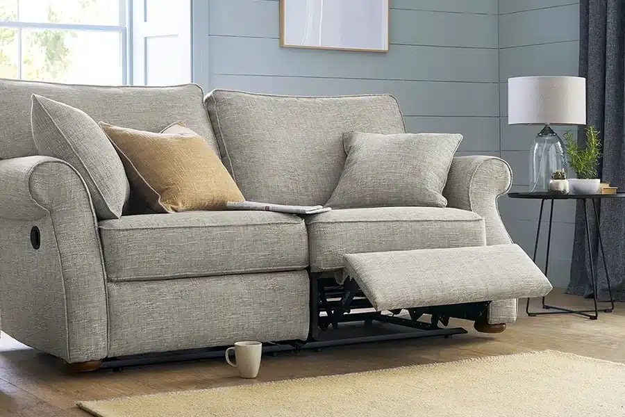 Tipos de sofás: cuál elegir según tu salón y tu forma de vivir sofá relax reclinable con reposapiés